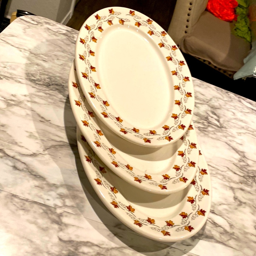 A set of three Syracuse plates.